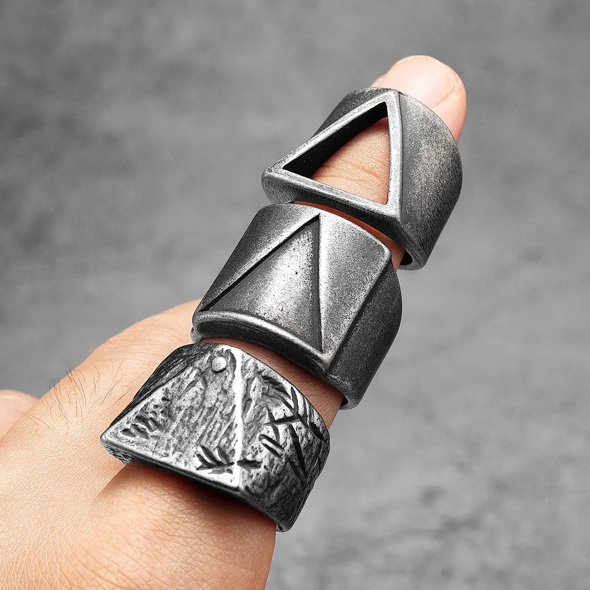 Retro Triangle Men Rings Stain - Vintage Fashion Newtown 评论和价格