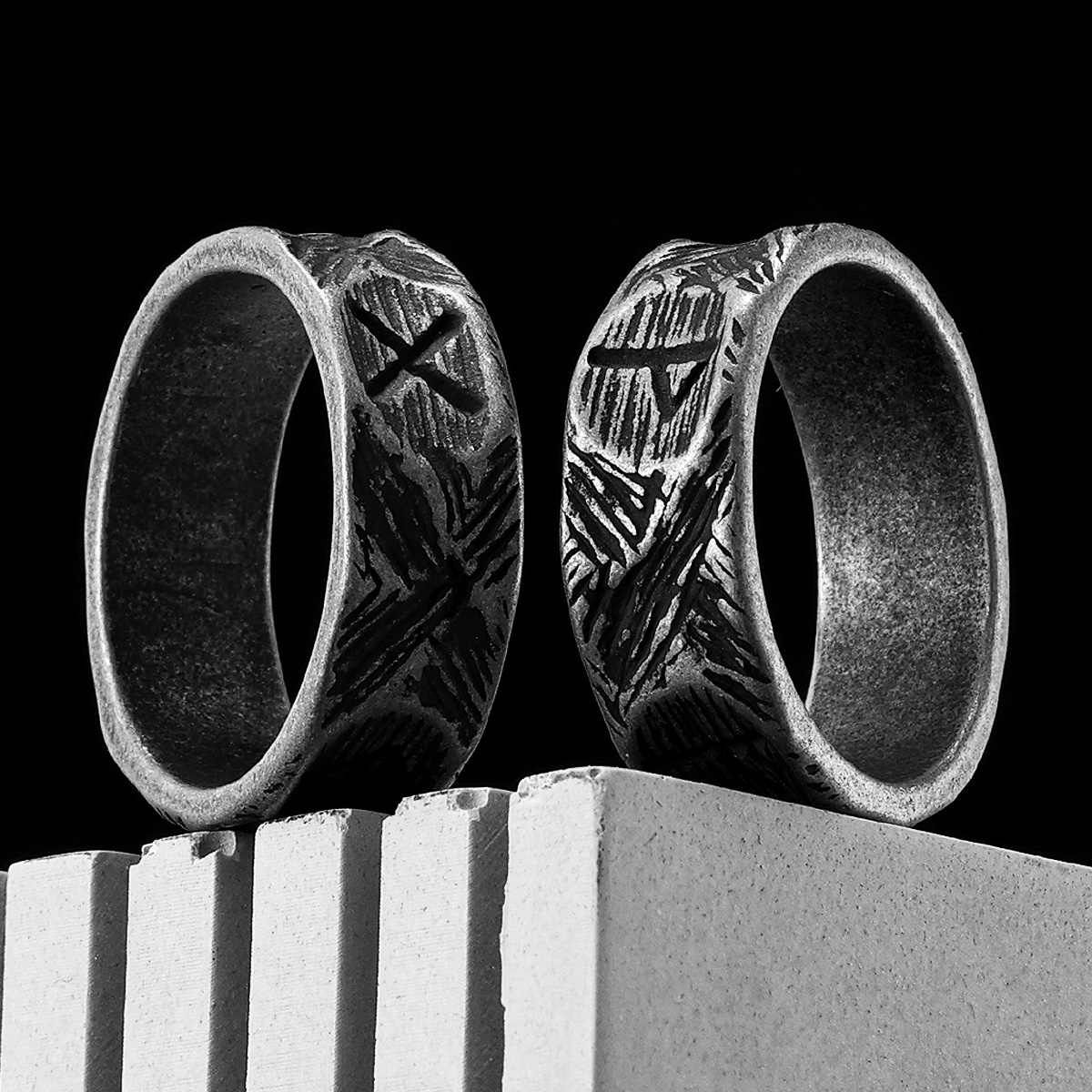 Minimalism Retro Viking Runes  - Vintage Fashion Newtown 评论和价格