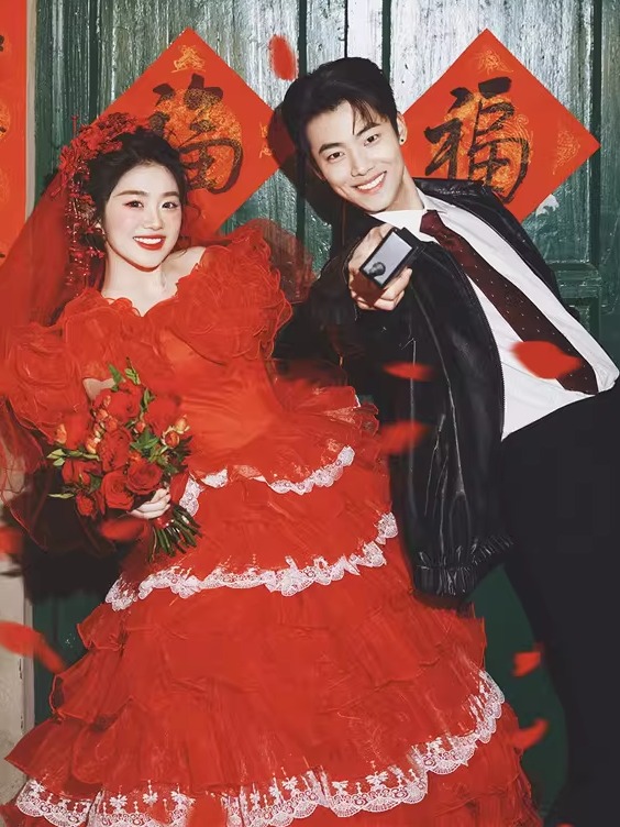 Red Vintage Street Style Weddi - Vintage Fashion Photographers 评论和价格
