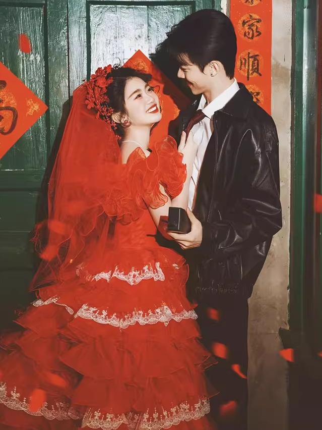 Red Vintage Street Style Weddi - Vintage Fashion Photographers 评论和价格