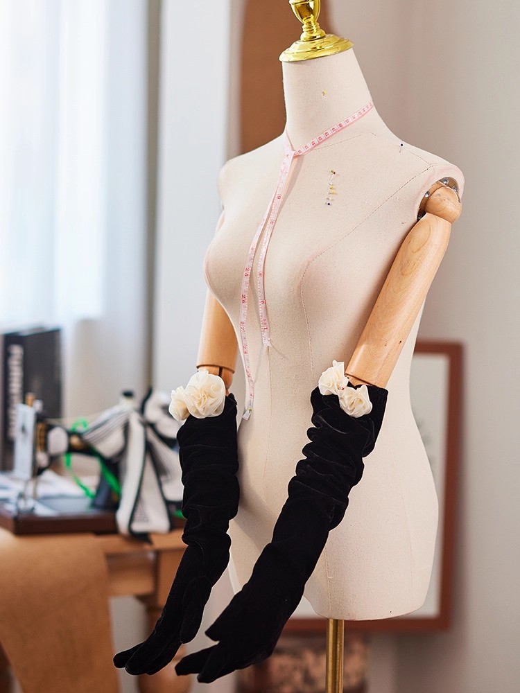 Women's Elegant Black Flower L - Vintage Fashion Photographers 评论和价格