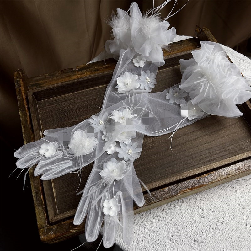 Women's Elegant Flower Feather - Vintage Fashion Photographers 评论和价格